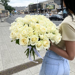 Букет из 51 розы Аваланж (40 см) в Серпухове