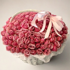 Композиция в корзине из 151 розы Ревиваль в Серпухове