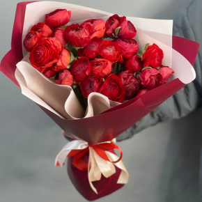 Букет из 21 красного ранункулюса в Серпухове