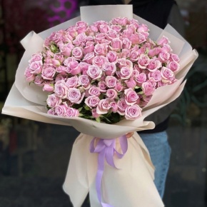Букет из 25 лиловых кустовых роз (60 см) в Серпухове