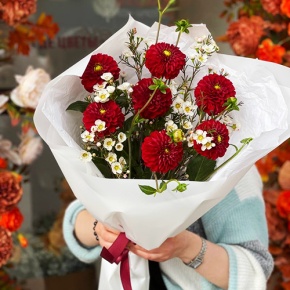 Букет "Марс" из георгин и хамелациума в Серпухове