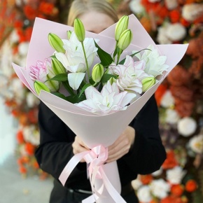Букет из 3 пионовидных лилий в Серпухове