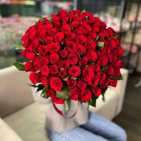 Букет "Классический" из 101 красной розы Кения (60 см) в Серпухове