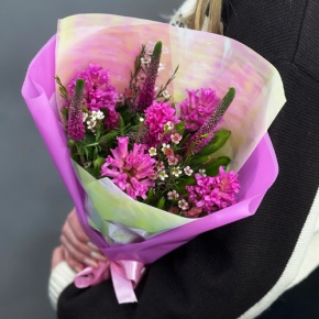 Букет "Вспышка" из гиацинтов, хамелациума и вероники в Серпухове