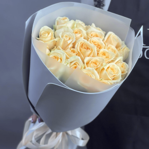 Букет из 25 роз Аваланж (50 см) в Серпухове