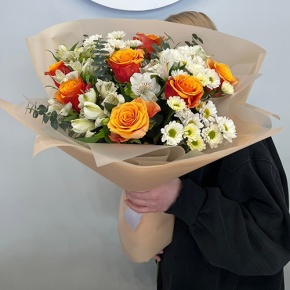 Букет "Апельсин" из роз и хризантем сантини в Серпухове