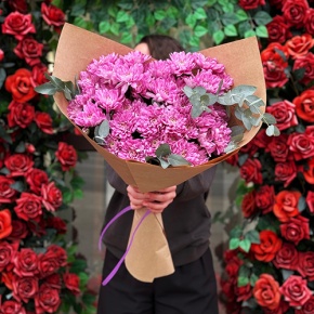 Букет  "Гармония" из 7 хризантем с эвкалиптом в Серпухове