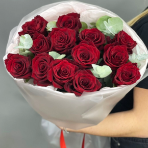 Букет из 13 роз Эквадор Эксплорер (60 см) в Серпухове