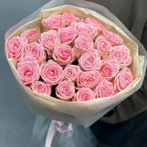 Букет из нежных 25 роз Софи Лорен (60 см) в Серпухове