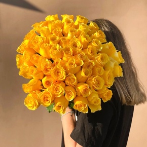 Букет "Ярче солнца" из 55 лимонных роз (50 см) в Серпухове