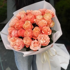 Букет из 23 пионовидных роз Эквадор сорта Кахала (60см) в Серпухове