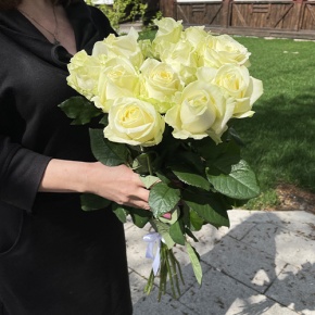 Букет из 11 белых роз (70 см) в Серпухове