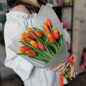 Букет из 15 огненных тюльпанов в Серпухове