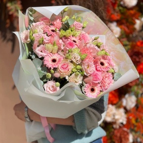 Букет "Мадрид" из гербер, эустом, роз и диантусов в Серпухове