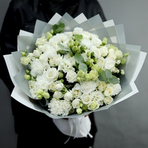 Букет "Маскарпоне" из роз, диантусов, эустом и гиперикума в Серпухове