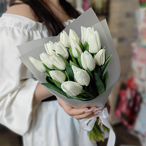 Букет из 15 белых тюльпанов в Серпухове