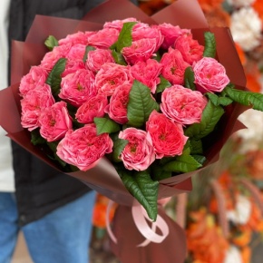 Букет из 25 махровых пионовидных роз Риджентс парк  (60 см) в Серпухове