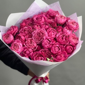 Букет из 11 кустовых пионовидных роз Джульетта в Серпухове