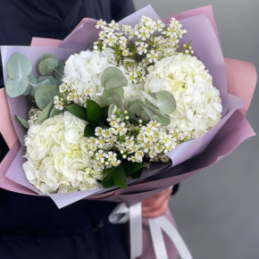 Букет "Суприм" из гортензий и хамелациума в Серпухове
