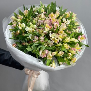Букет "Зарина" из 37 альстромерий микс в Серпухове