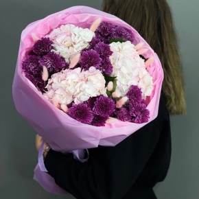 Букет "Фиалка" из гортензий и хризантем в Серпухове
