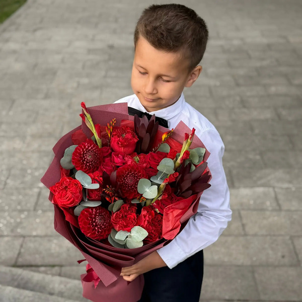 Букет с георгинами, розами и леукадендроном в Серпухове