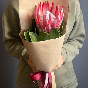 Букет из протеи в крафте в Серпухове