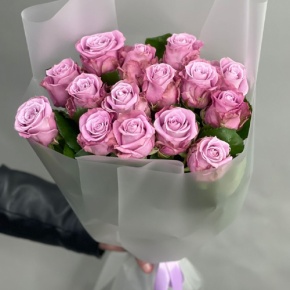 Монобукет из 15 малиновых роз Меритим (50 см) в Серпухове
