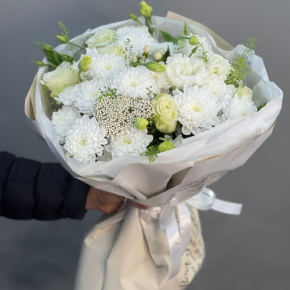 Букет "Меланхолия" из роз и хризантем в Серпухове