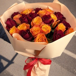 Букет "Благородный" из 27 Кенийских роз микс (40 см) в Серпухове