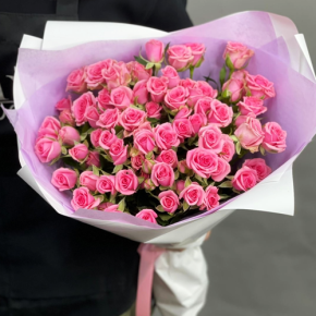 Букет "Рассвет принцессы" из 15 кустовых роз (50 см) в Серпухове