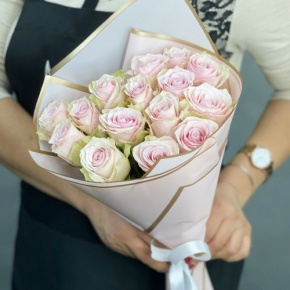 Букет из 15 пудровых роз Кения (40 см) в Серпухове