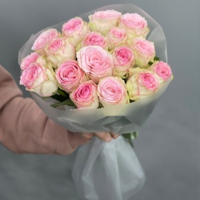 Букет из 17 роз Кения (40 см) в Серпухове