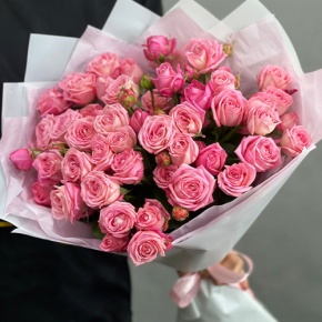 Букет из 11 нежных кустовых роз в Серпухове