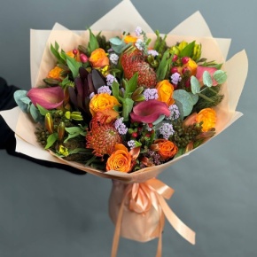 Букет "Даниэлла" из калл, роз, гиперикума, сафари, капса и лейко в Серпухове