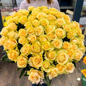 75 роз Аваланж (70 см) в Серпухове