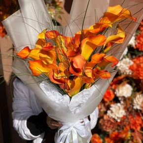 Монобукет из 21 оранжевой каллы в Серпухове