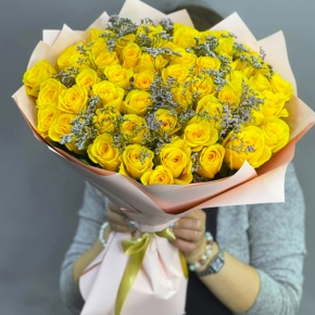 Букет из 51 лимонной розы с лимониумом в Серпухове
