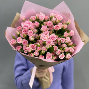 Букет  из 19 кустовых роз (60 см) в Серпухове