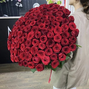 Букет 101 красная роза (70 см) в Серпухове