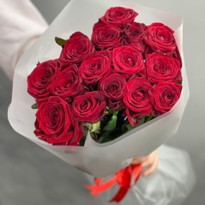 Букетик из 15 красных роз (60 см) в Серпухове