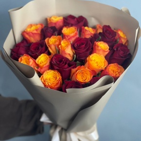 Букет из 25 Кенийских роз микс (40 см) в Серпухове