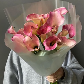 Букет из 13 нежных калл в Серпухове