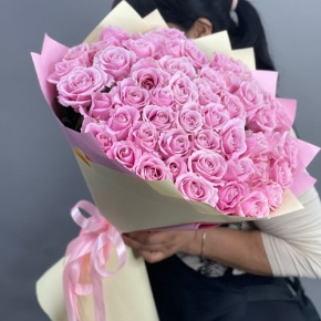 Букет из 51 пастельной розы Аваланж (60 см) в Серпухове