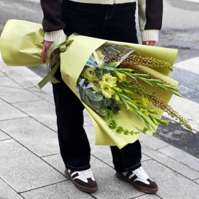 Букет "Нирвана" из гладиолусов, молюцеллы и эремуруса в Серпухове