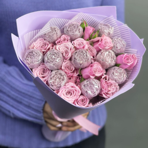 Букет из шоколадных пионов и кустовых роз в Серпухове