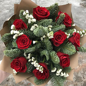 Букет из роз и лапника в Серпухове