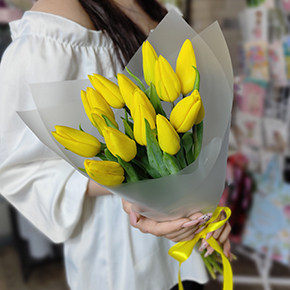 Букет из 15 жёлтых тюльпанов в Серпухове