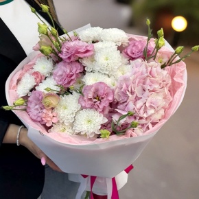 Букет "Табу" из хризантемы, Голландской гортензии и эустомы в Серпухове