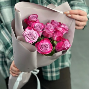 Букет "Сесилия" из 9 фиолетовых роз кения (40 см) в Серпухове